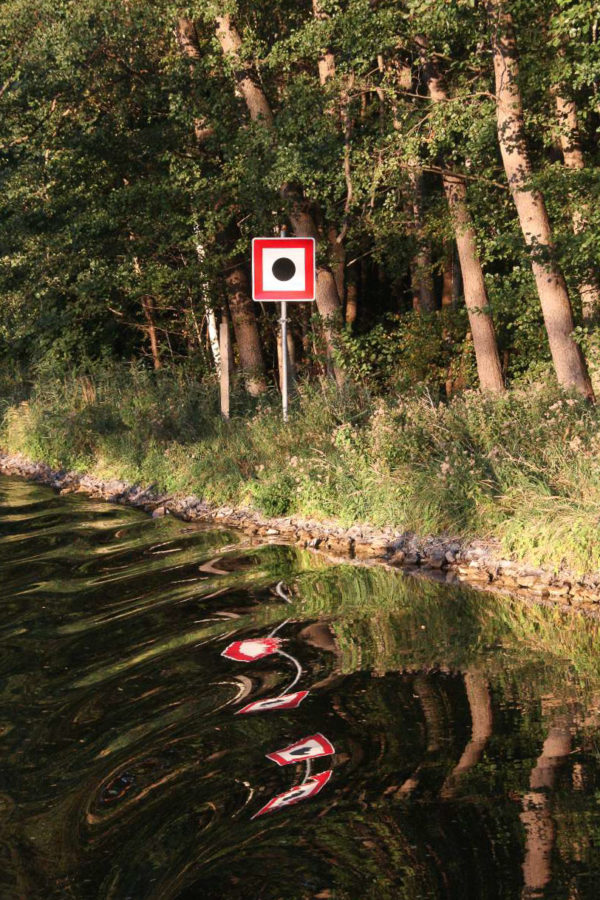 Beschilderung am Kanal in Mecklenburg